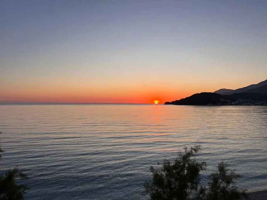 Potam'Sea Bliss 2 - Beach Front, Parking & Sun Beds Himare