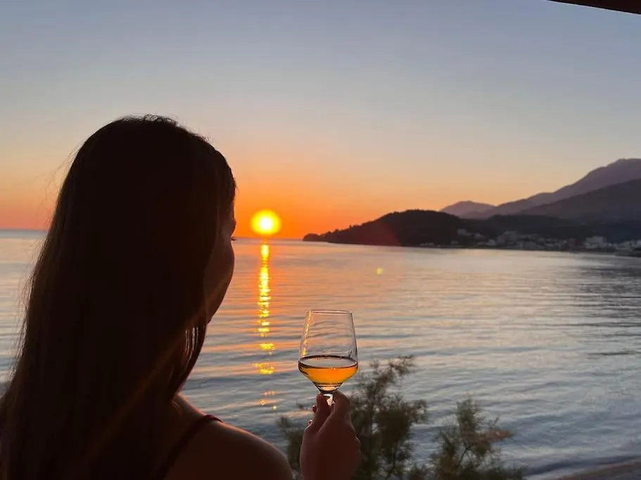 Apartment Potam'Sea Bliss 2 - Beach Front, Parking & Sun Beds Himare