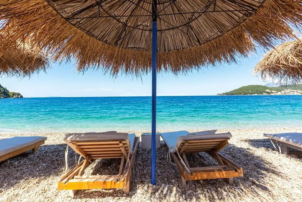 Potam'Sea Bliss 2 - Beach Front, Parking & Sun Beds Himare 0*,  Albania