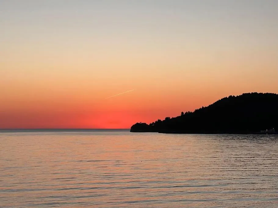 Apartment Potam'Sea Bliss 2 - Beach Front, Parking & Sun Beds Himare